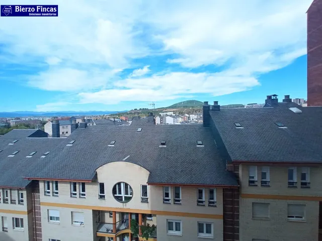 SE VENDE AMPLIO PISO EN PONFERRADA — 36