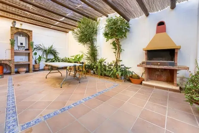 Chalet adosado en venta en Calle Bolivia — 36