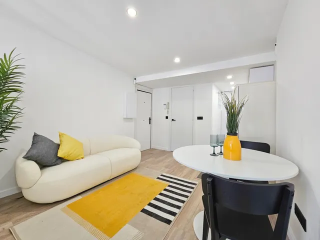 Atico con terraza privada en Calle de la Lluna (Ciutat Vella / El Raval) — 11