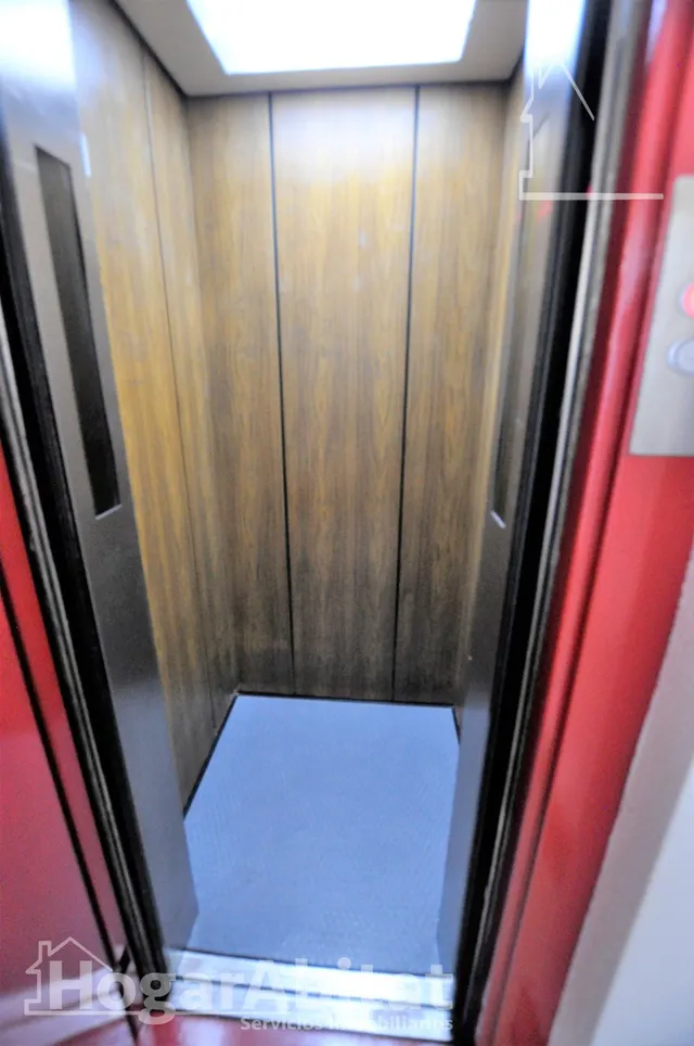 ¡ESPECTACULAR! MUY AMPLIO, IMPECABLE Y REFORMADO CON BALCÓN Y ASCENSOR — 35