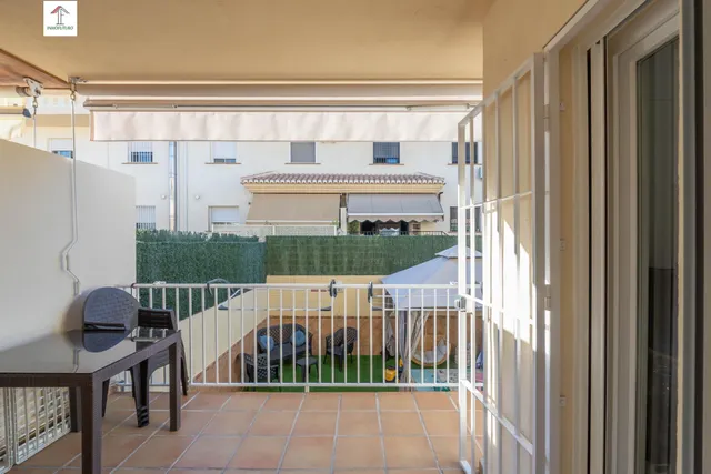 Espectacular chalet adosado en el Vial de Churriana de la Vega: eficiencia, confort y listo para entrar a vivir! — 15