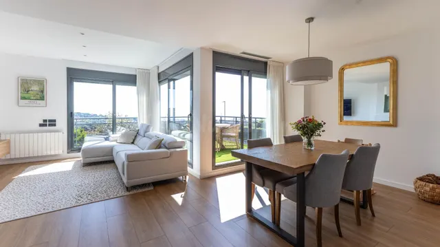 Inmobiliaria en Barcelona. Venta de Casa adosada en Cabrils. - foto 2