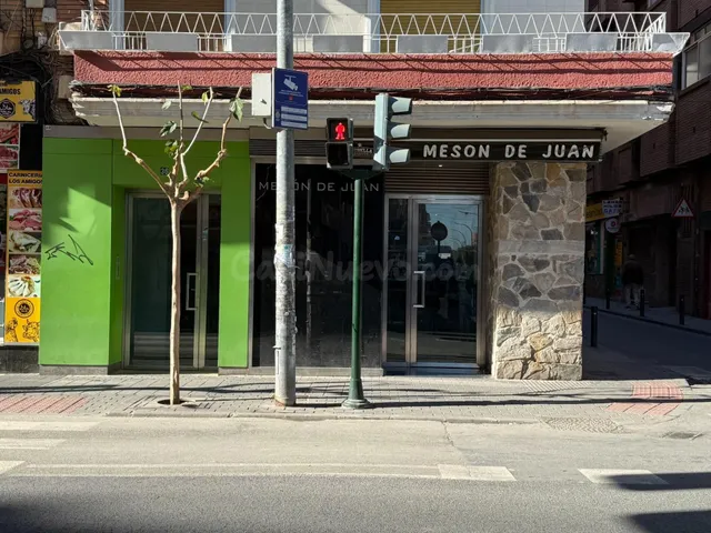 Local para cafetería listo para entrar + almacén – Barrio de