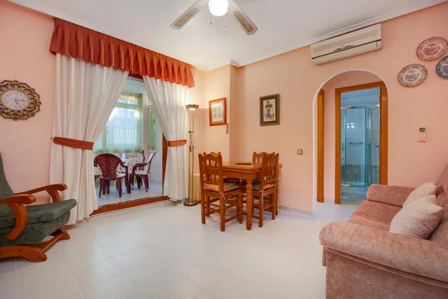 Apartamento de 3 dormitorios y piscina comunitaria en Acequion, Torrevieja — 9