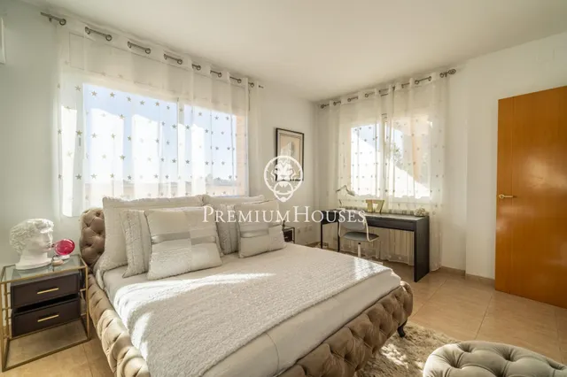 Chalet en venta con ascensor, piscina y grandes espacios en Canet de Mar — 34