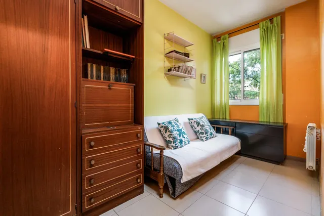 Piso 77m2., 3 Dormitorios, 2 Baños. Exterior con Patio y Ascensor. — 19