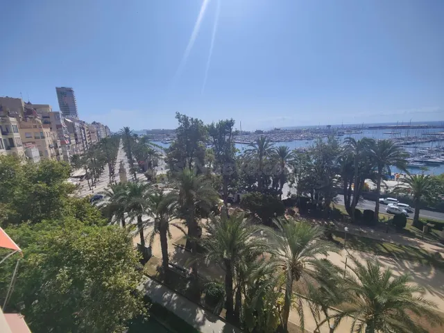 VIVIENDA REFORMADA VACÍA CON ELECTRODOMÉSTICOS FRENTE AL MAR
