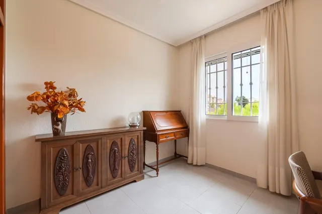 Amplia vivienda con piscina privada, terraza y garaje cerrado — 24