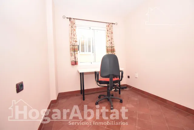 SEMINUEVO, AMPLIO Y CON TERRAZA — 30