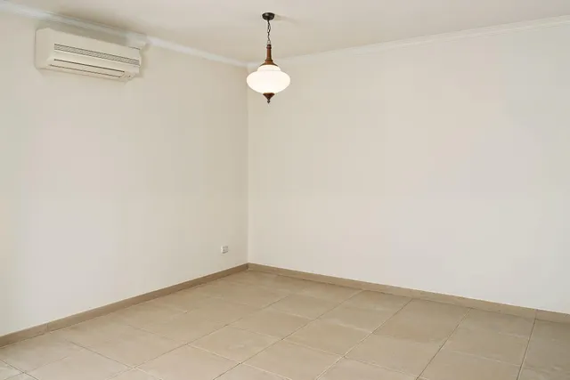 PISO CÉNTRICO CON BALCÓN, ASCENSOR Y UBICACIÓN PRIVILEGIADA — 24