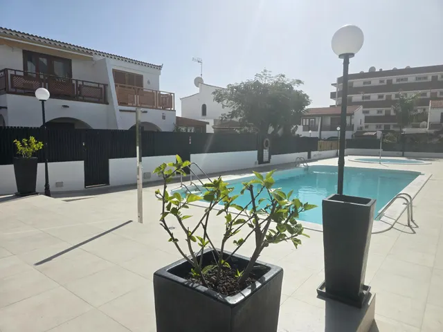 Bungalow de 2 dormitorios con jardín privado y vista a la piscina – Playa del Inglés — 13