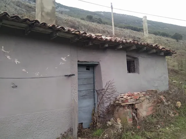 CASA PARA REFORMAR HUERGAS DE GORDON — 2