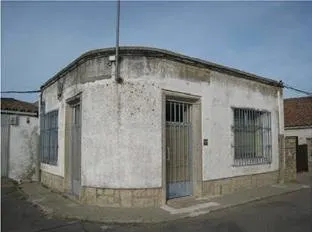 Urbis te ofrece un local comercial en venta en Villar de Peralonso, Salamanca.