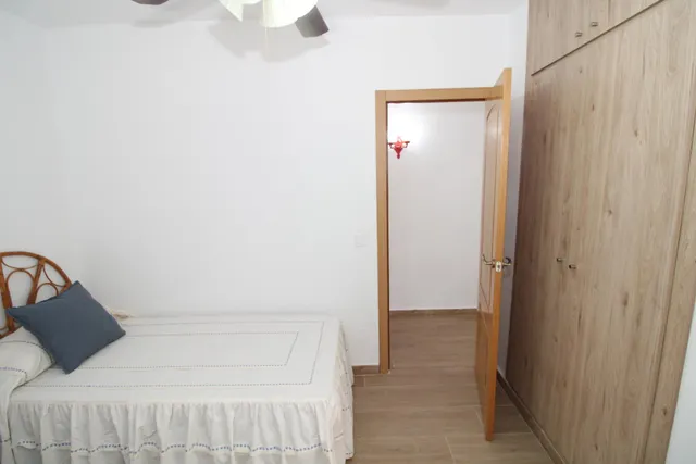 Piso totalmente reformado en segunda línea de playa — 27