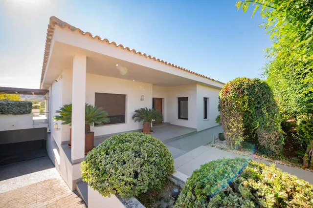 Exclusiva casa de lujo con piscina privada en un entorno tranquilo y selecto — 9