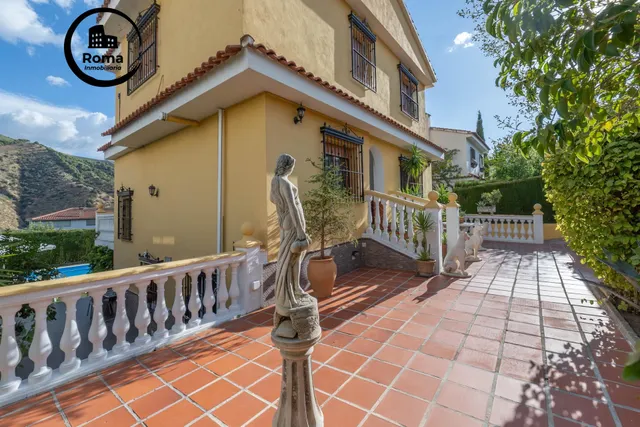 CHALET CON PISCINA Y JARDÍN A SOLO 10 MINUTOS DE GRANADA — 15