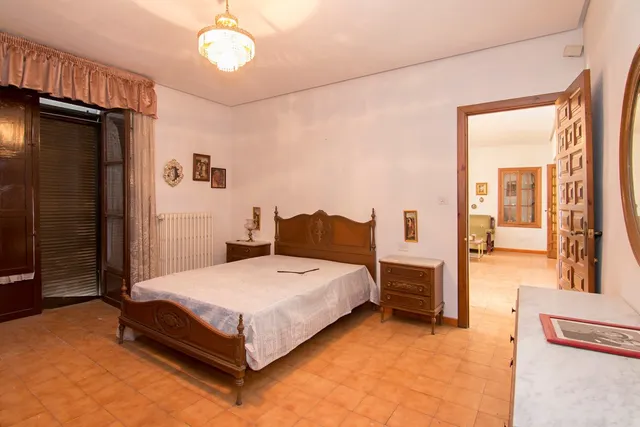 Escpecatcular Casa- Edficicio en el Centro de Baza — 33