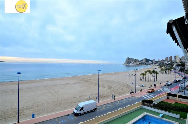 SE VENDE PISO DE TRES DORMITORIOS EN PRIMERA LINEA DE PLAYA  - foto 5