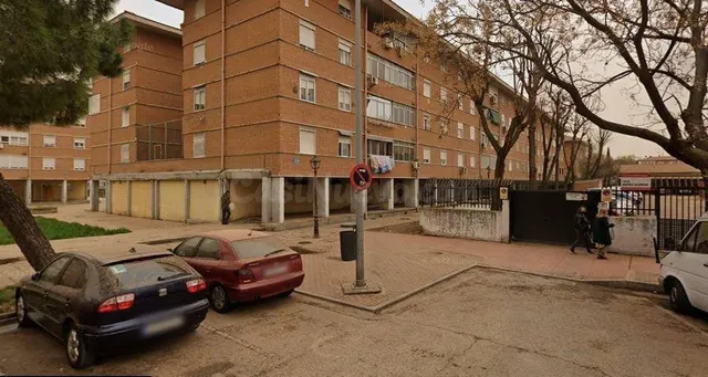 SE VENDE PISO OKUPADO en Calle Bartolome De Castro Nº 17 Alc