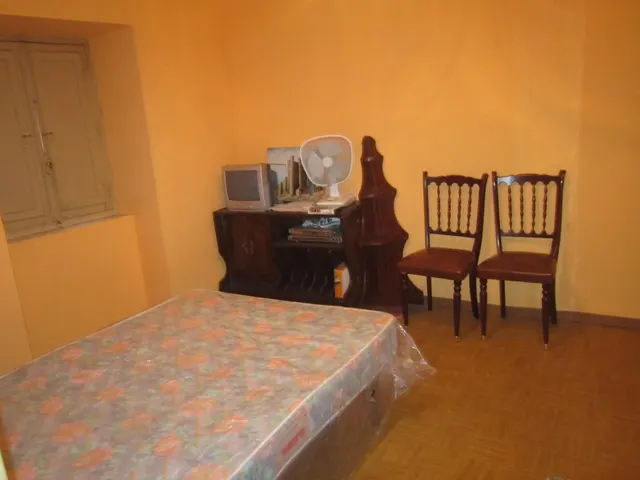 SE VENDE CASA DE VERANO EN EL CENTRO DE VALENCIA DE DON JUAN, PEQUEÑO PATIO. — 6