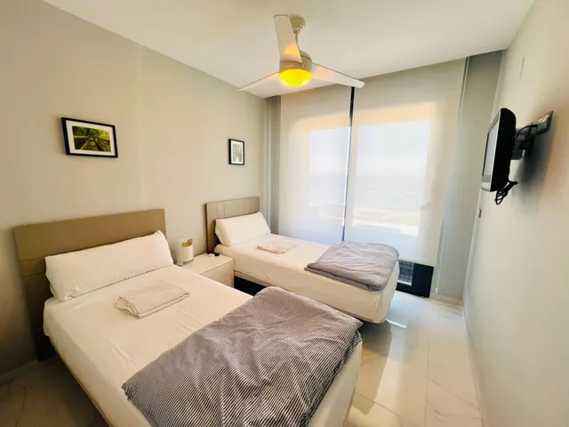 Apartamento en 1ª línea de playa Arenales del Sol. — 28