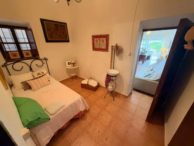 Acogedora casa de planta baja con jardín mediterráneo, patio soleado y gran garaje privado en Las Palas — 30