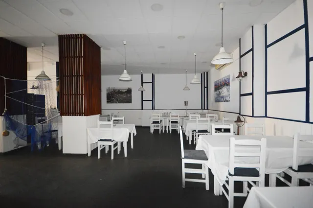Se vende local montado como resturante — 7