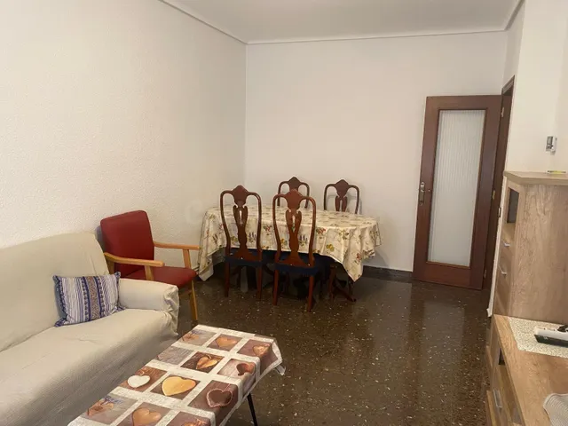 Se ALQUILA piso para estudiantes centrico - foto 2