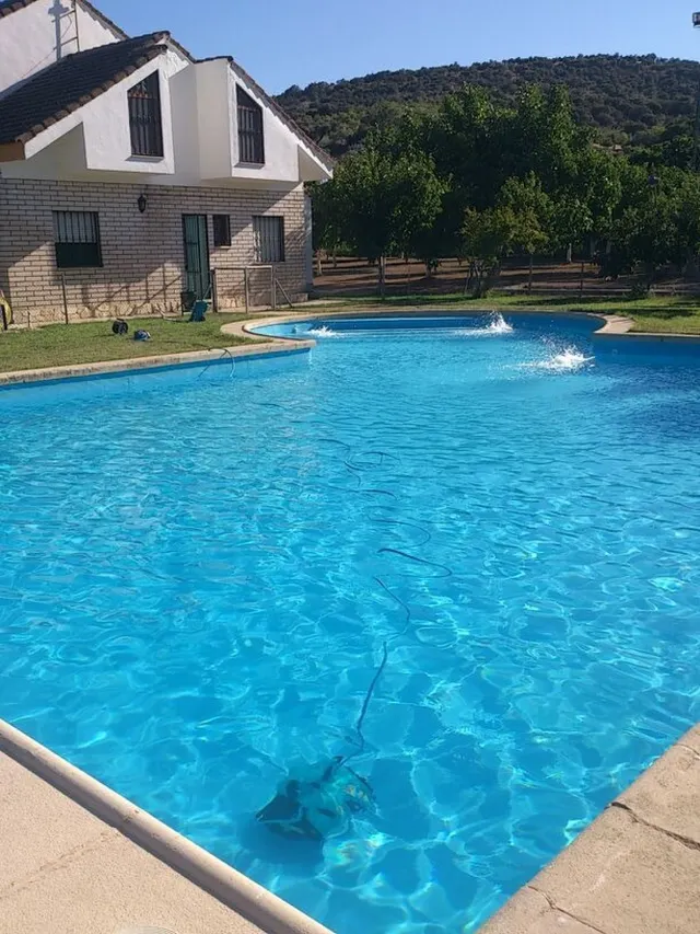 ESPECTACULAR CHALET CON PISCINA Y TERRENO — 2