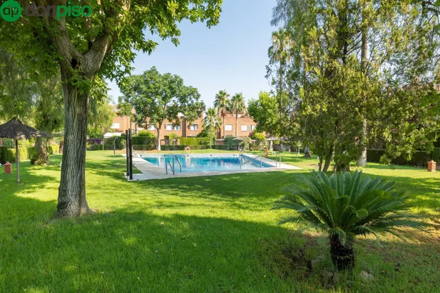 CHALET ADOSADO EN URBANIZACIÓN ADORATRICES — 2