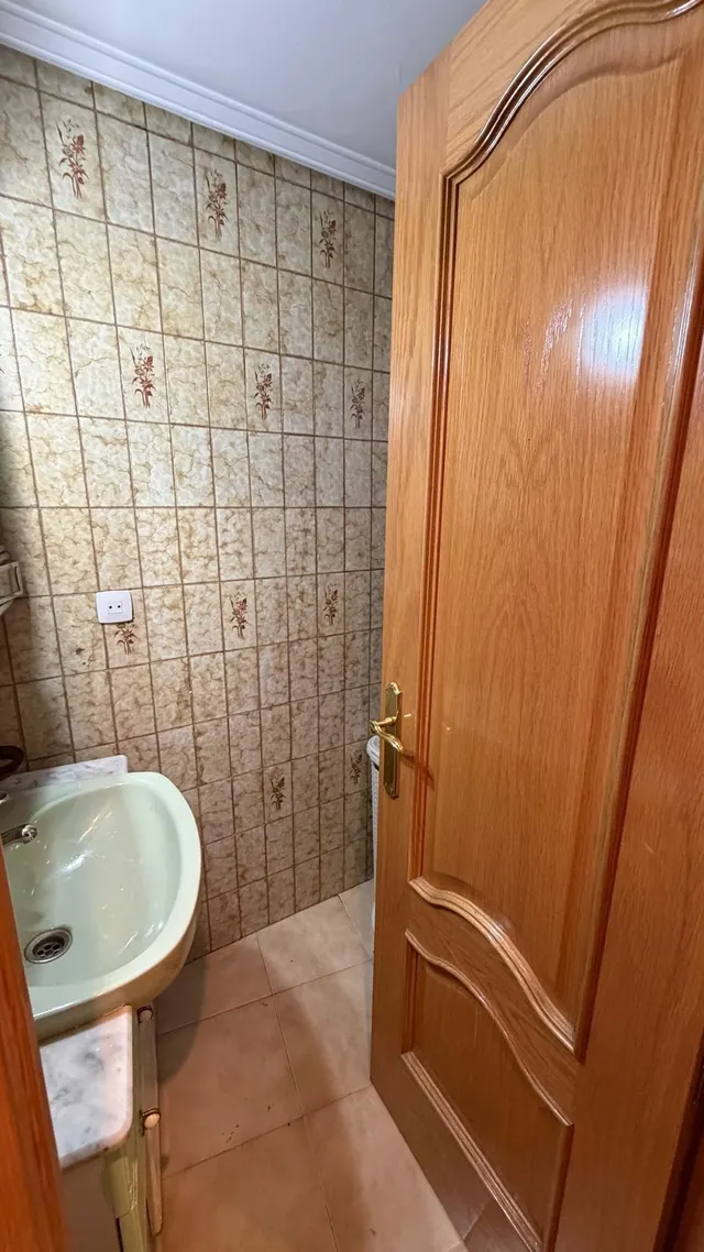 Oportunidad en calle alcala, piso de 3 dormitorios, 2 salones, 2 baños, terraza y ascensor. — 20
