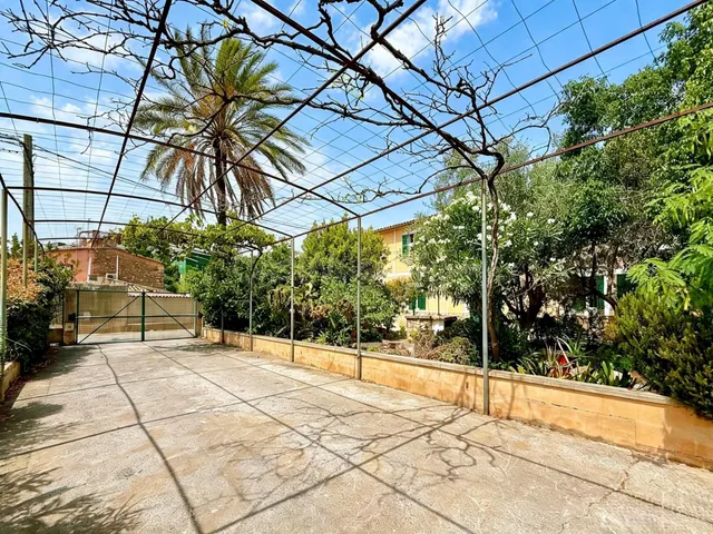 Exclusiva finca con tres viviendas independientes a pocos mi