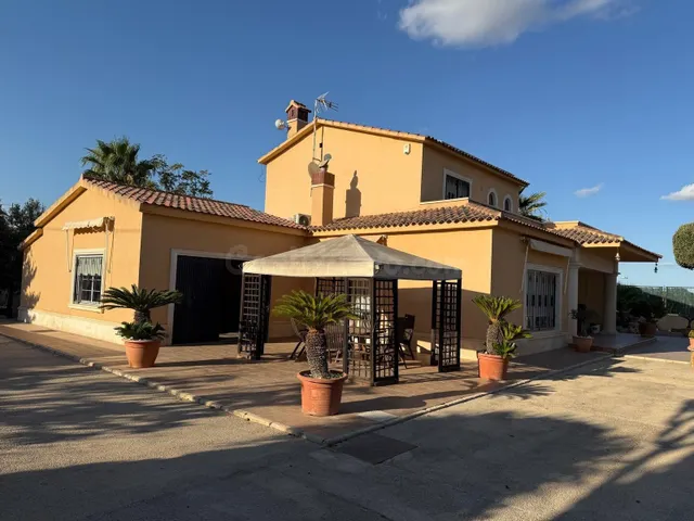 MARAVILLOSO CHALET EN MAITINO
