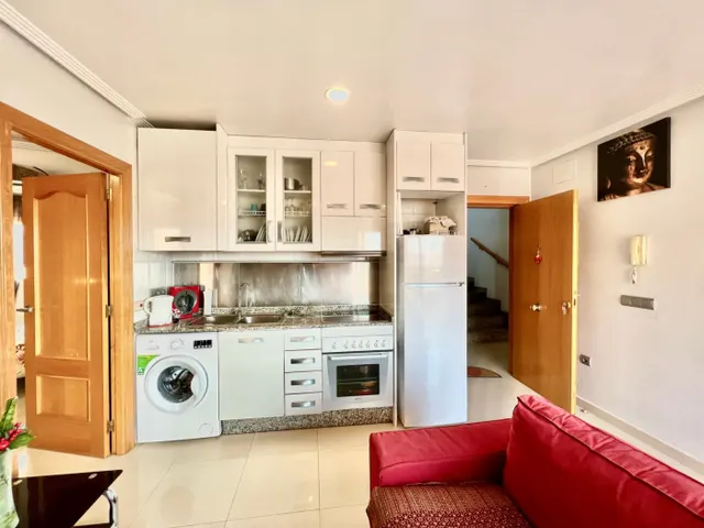 ATICO con 30m2 de terraza. 400m. de la playa. Licencia turística. Céntrico. — 10