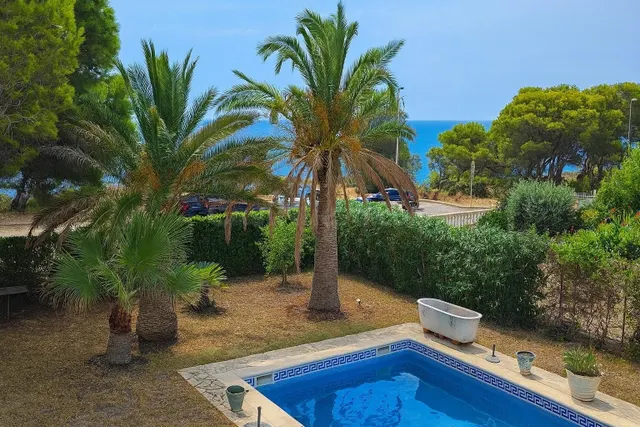 Exclusiva villa de lujo en primera línea de mar en la Costa  - foto 2