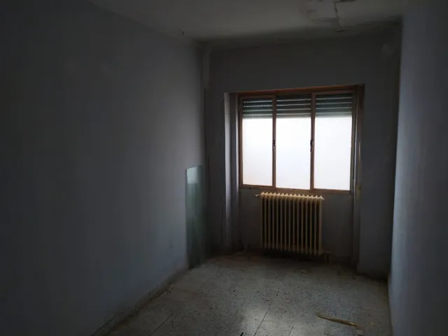 Piso con un bajo hecho vivienda y garaje. — 12