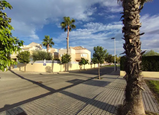 Chalet exclusivo con vistas a la Laguna de la Sal en Torrevieja — 28