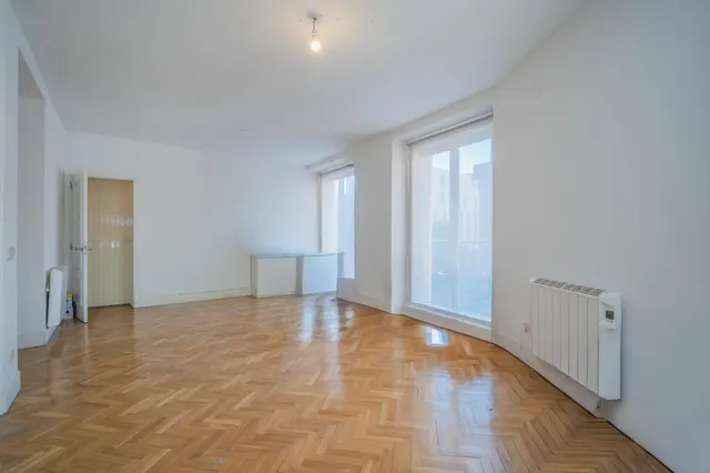 Piso  Ideal Para Reformar  Calle San Lorenzo — 14