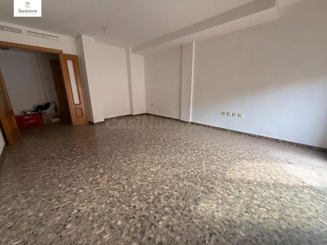 Luminoso piso con garaje en zona LLombai — 3