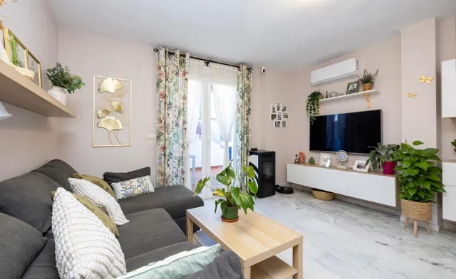 Maravillosa casa  a pocos minutos  andando  al  centro de La Zubia — 6