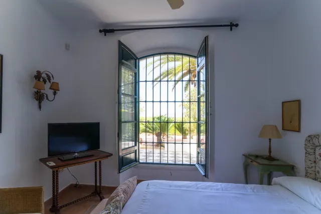 Bonita casa de campo con piscina, jardines y barbacoa — 24