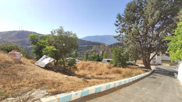 PARCELA URBANA EN LANJARON — 19