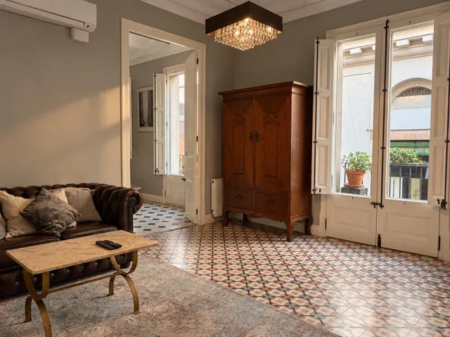 Encantador piso con elementos arquitectónicos originales en el Barrio Gótico de Barcelona — 21