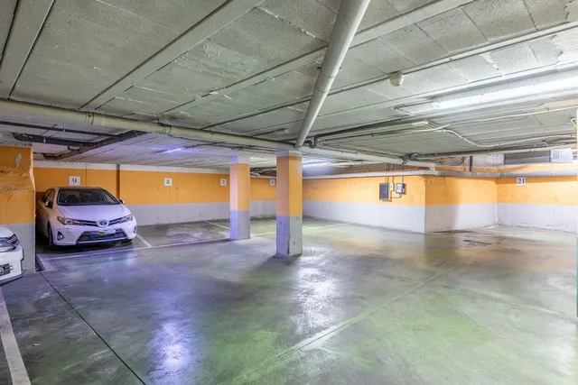 se alquila piso  SIN MUEBLES de 2 habitaciones 2 baños, terraza, garaje en castilleja de la cuesta — 29