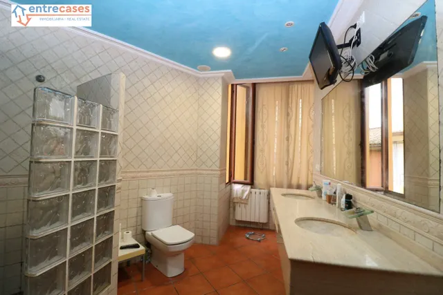 CASA INDEPENDIENTE EN EL CENTRO DE SAGUNTO — 25