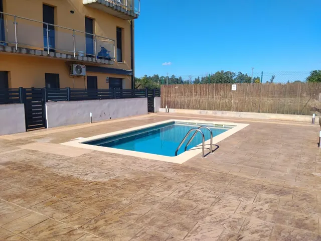 Ático duplex con terraza, parking y piscina comunitaria — 16