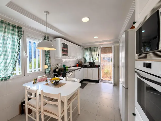 Chalet adosado esquinero con jardín privado, terrazas y garaje doble en La Patacona — 15