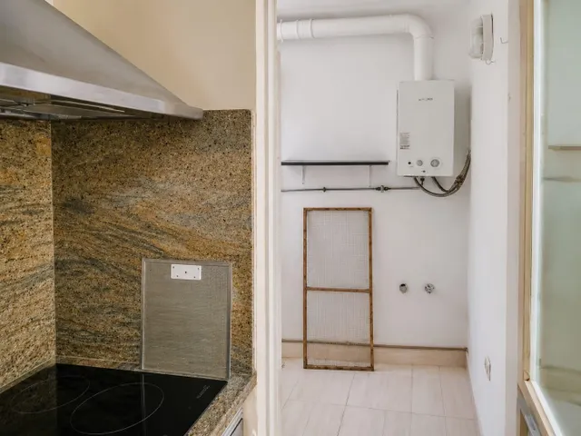 PISO DE 110 M2 CON TRES DORMITORIOS DOBLES Y TERRAZA EN EL CENTRO DE SAN PEDRO DE ALCÁNTARA — 10