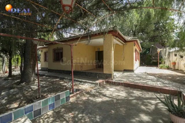 * PARCELA URBANA CON CHALET Y GRAN POTENCIAL DE EDIFICACIÓN  - foto 4