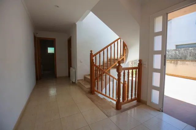 Chalet independiente con gran terraza en Calafell — 7